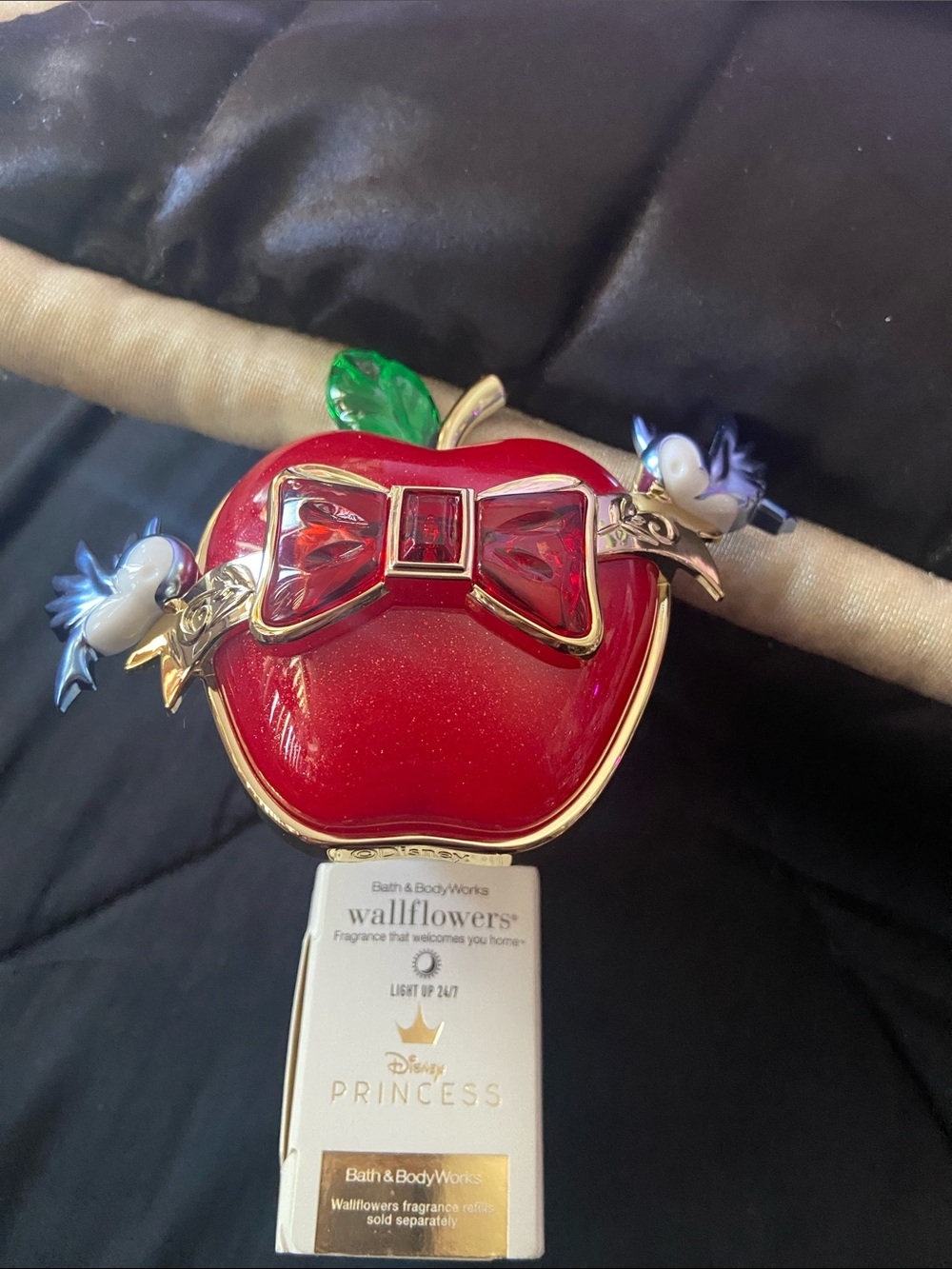 Bath & Body Works Red Apple Princess Wallflowers Plug-In light up